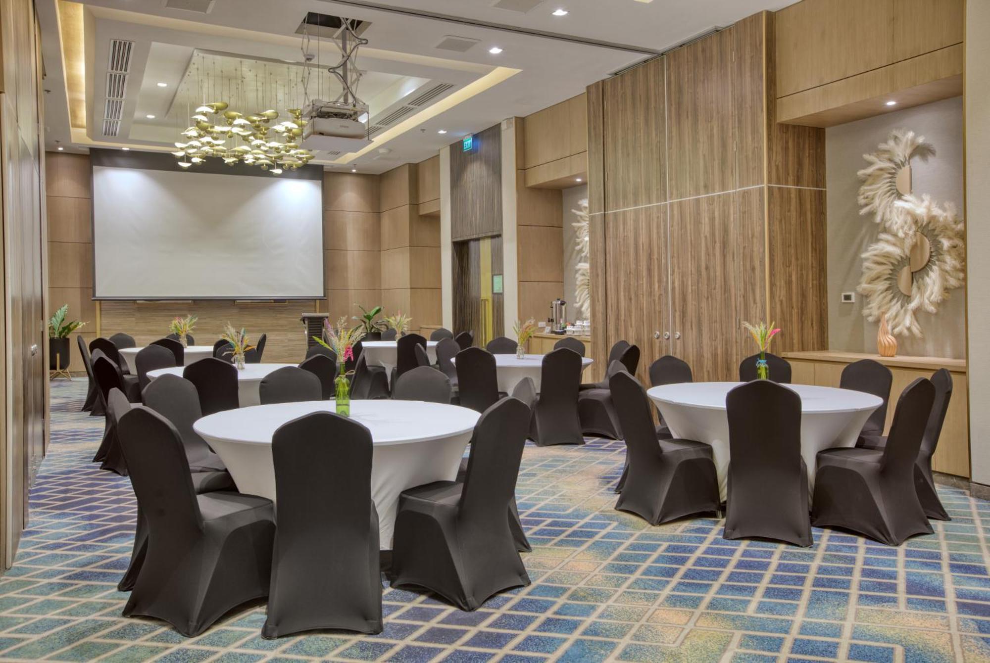 Belmont Hotel Mactan Lapu-Lapu City Esterno foto